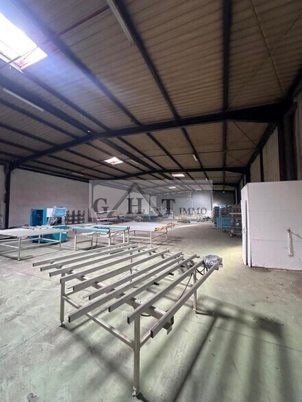 Industrial in SAINT-OUEN-L'AUMONE for lease - Building Photo - Image 2 of 3
