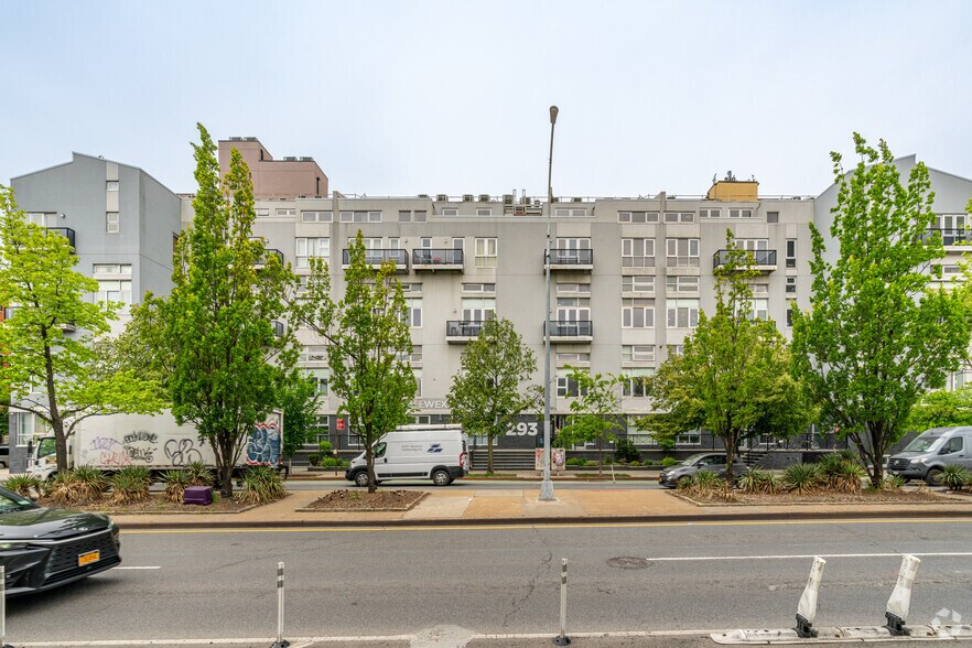 293 McGuinness Blvd, Brooklyn, NY for sale - Building Photo - Image 3 of 6