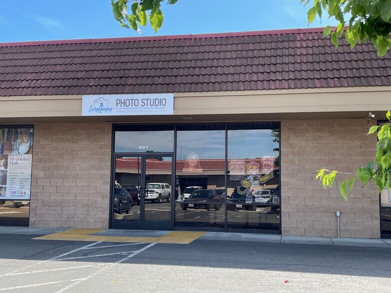 807-831 Davis St, Vacaville, CA à louer - Photo du bâtiment - Image 3 de 9