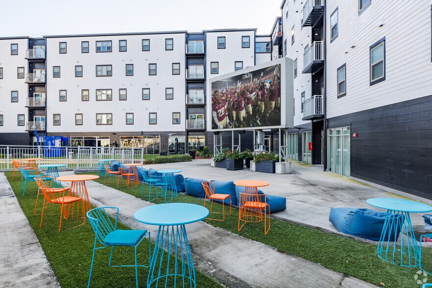 444 W College Ave, Tallahassee, FL à louer - Photo du bâtiment - Image 3 de 16