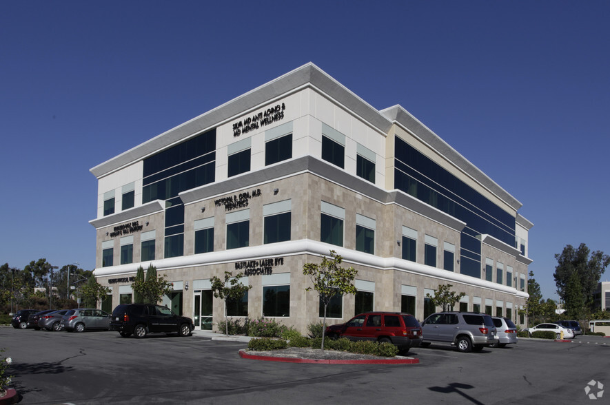 890 Eastlake Pky, Chula Vista, CA for lease - Building Photo - Image 1 of 3