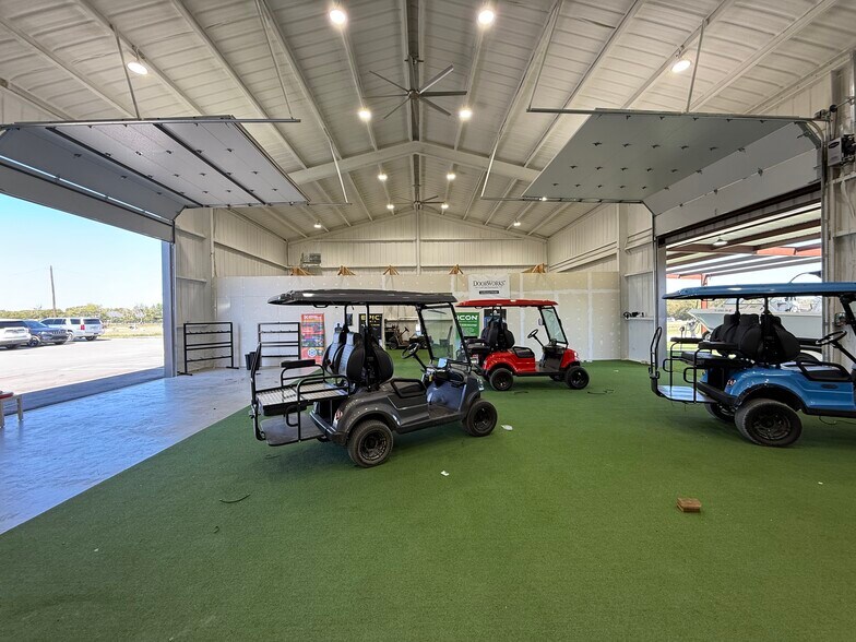6875 Jackson Rd, Krum, TX à louer - Photo du bâtiment - Image 3 de 7