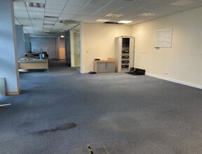 Twelvetrees Cres, London for lease Interior Photo- Image 2 of 2