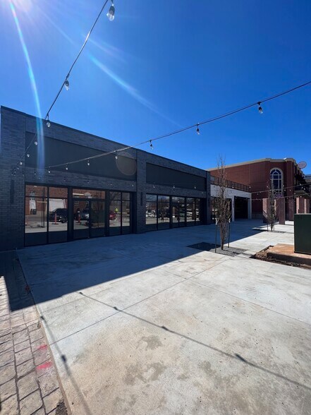 140 E 5th St, Edmond, OK à louer - Photo du bâtiment - Image 2 de 15