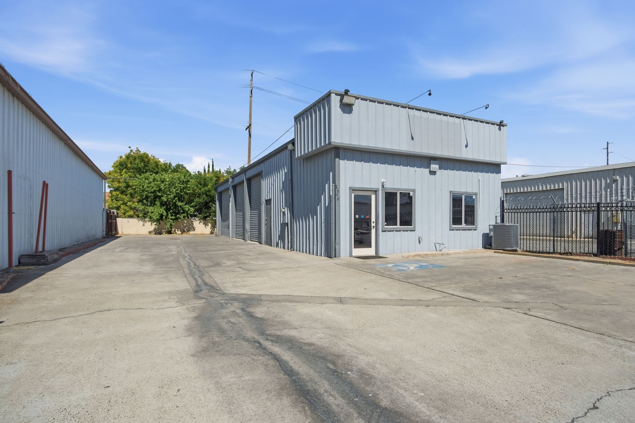 1649 Carnegie St, Turlock, CA for lease Interior Photo- Image 1 of 39