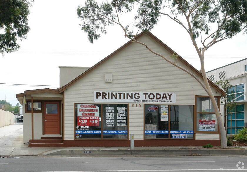 910 W 6th St, Corona, CA à louer - Photo principale - Image 3 de 17