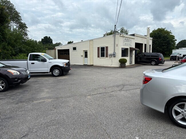 More details for 114 Columbia Ave, Willimantic, CT - Retail for Lease