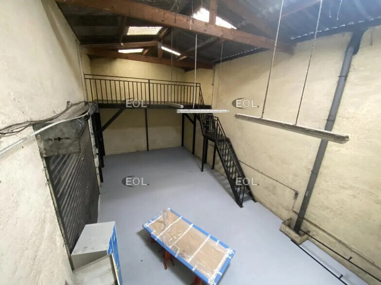 Flex dans Combs-la-Ville à louer - Photo du bâtiment - Image 3 de 5