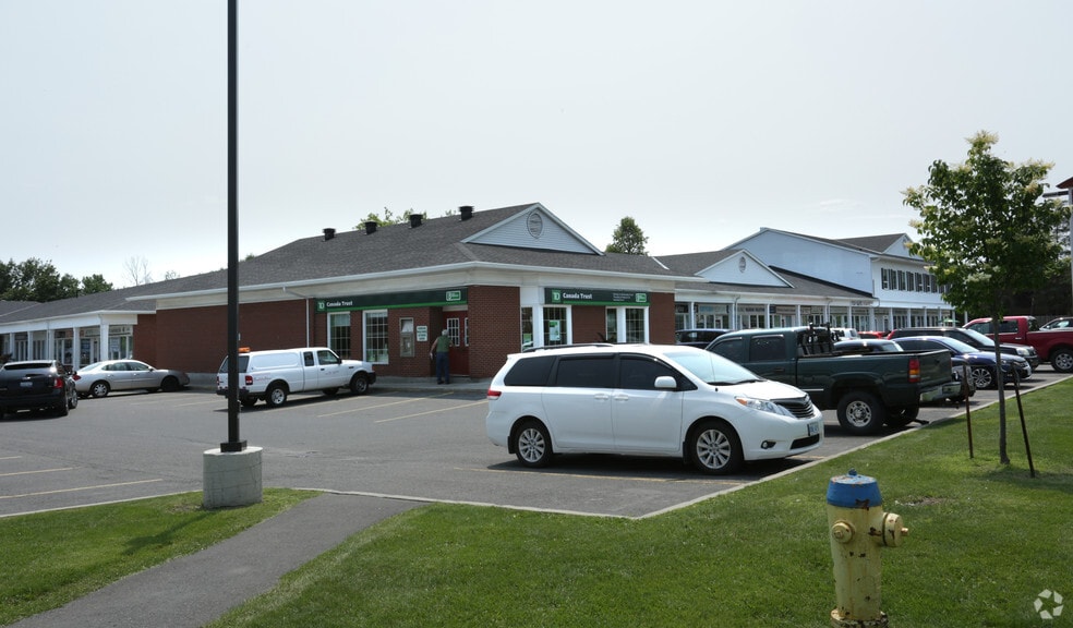 2580-2608 Innes Rd, Ottawa, ON à louer - Photo du bâtiment - Image 2 de 4
