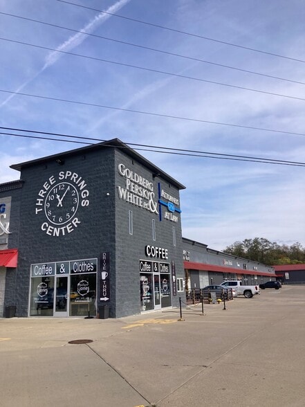 241 Three Springs Dr, Weirton, WV à louer - Photo du bâtiment - Image 1 de 6