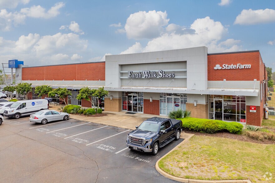 2323 Lakeland Dr, Flowood, MS à louer - Photo du bâtiment - Image 2 de 4