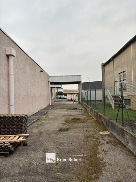 Flex in Corbas for lease - Building Photo - Image 2 of 6