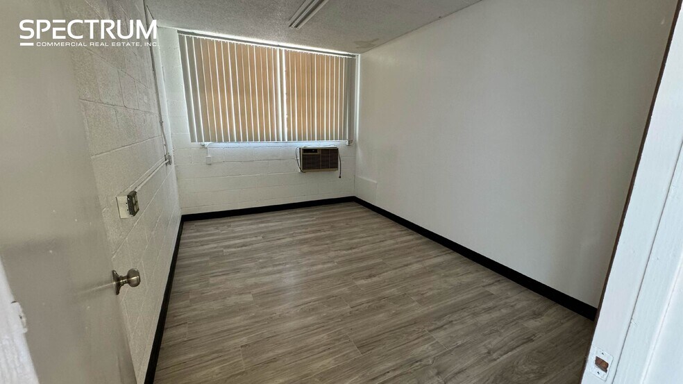 10035-10043 Canoga Ave, Chatsworth, CA à louer - Photo du bâtiment - Image 3 de 6