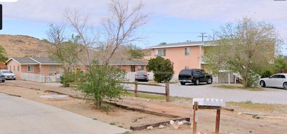 20365 Broken Bow Rd, Apple Valley, CA à vendre - Photo du bâtiment - Image 2 de 13