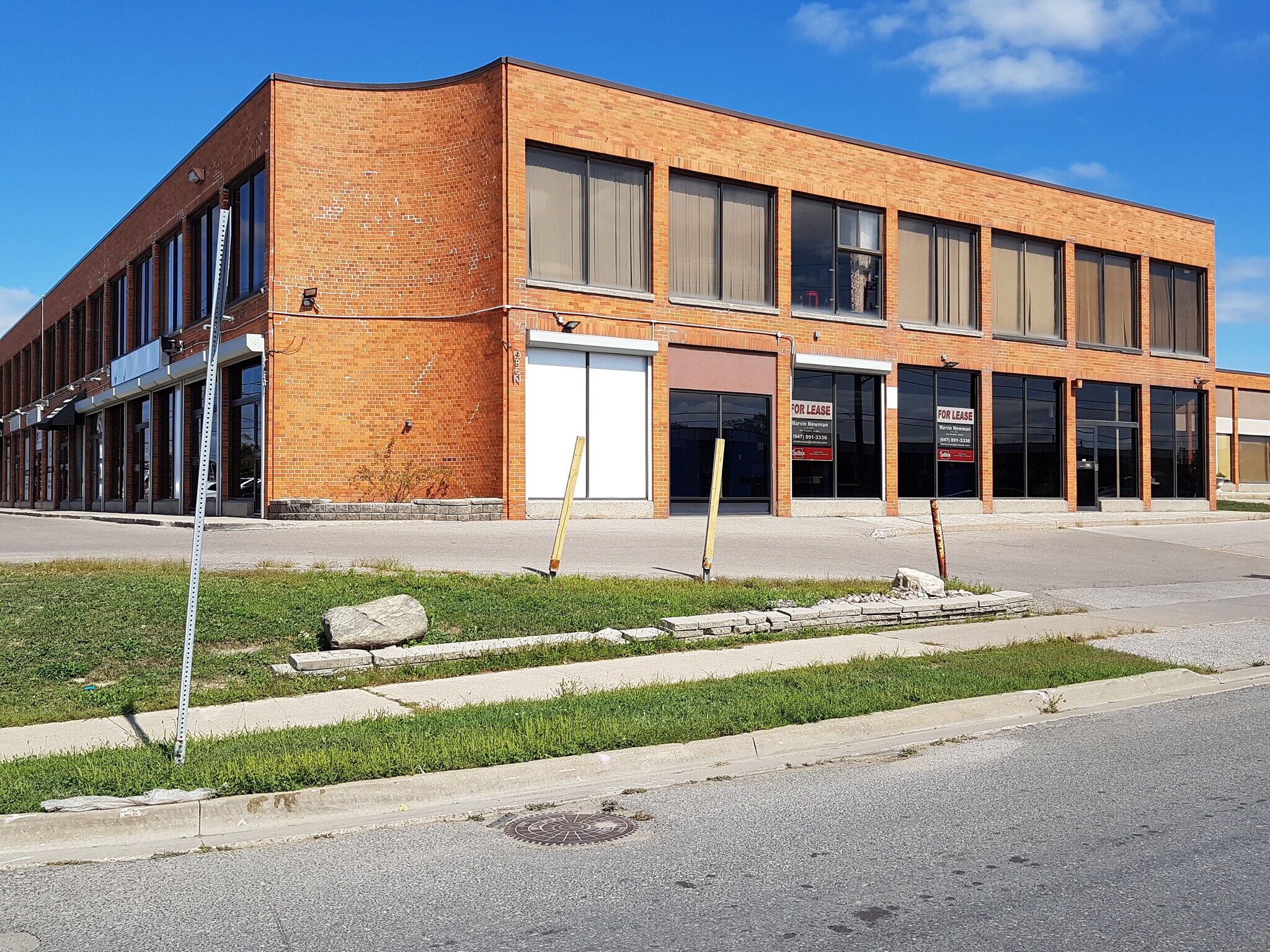 4495-4499 Chesswood Dr, Toronto, ON à vendre Photo du bâtiment- Image 1 de 1