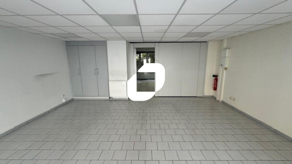 23-25 Rue Duranton, Paris for lease - Interior Photo - Image 1 of 7