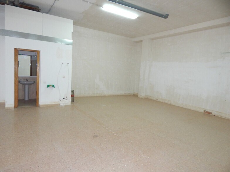Retail in València for lease - Building Photo - Image 3 of 10