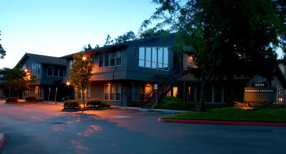 3550 Watt Ave, Sacramento, CA à louer - Photo du bâtiment - Image 1 de 8
