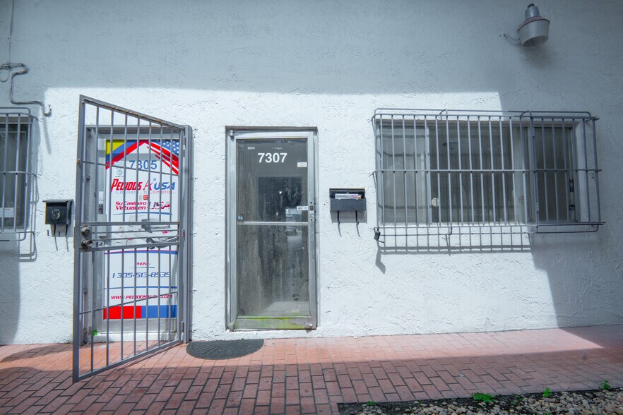7251-7309 NW 12th St, Miami, FL à louer - Photo du bâtiment - Image 3 de 25