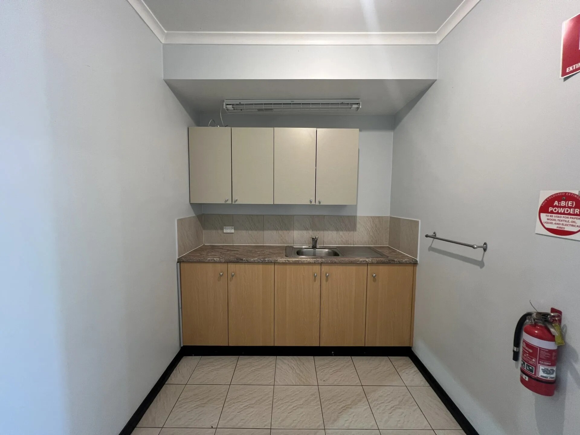8 Stacey St, Bankstown à louer Photo intérieure- Image 1 de 7