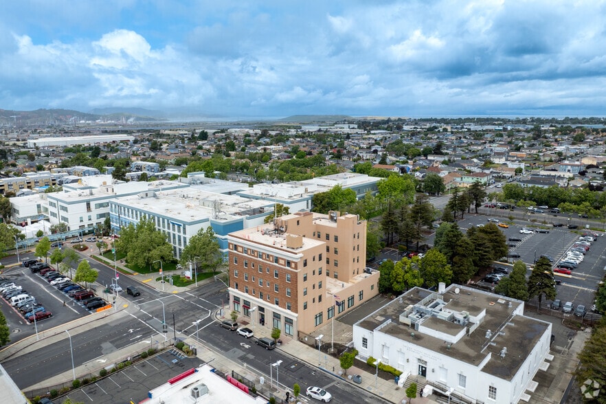 400 Harbour Way, Richmond, CA for lease - Aerial - Image 2 of 4