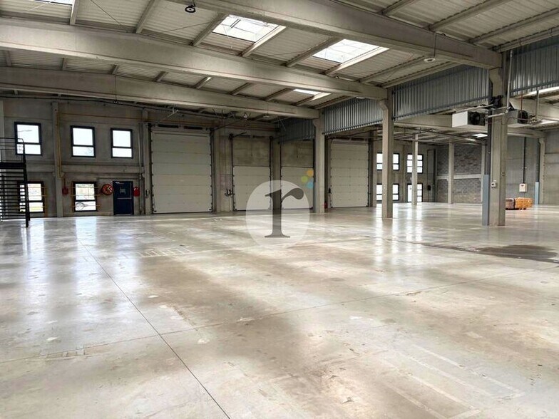 Flex in Saint-André-lez-Lille for lease - Interior Photo - Image 2 of 8