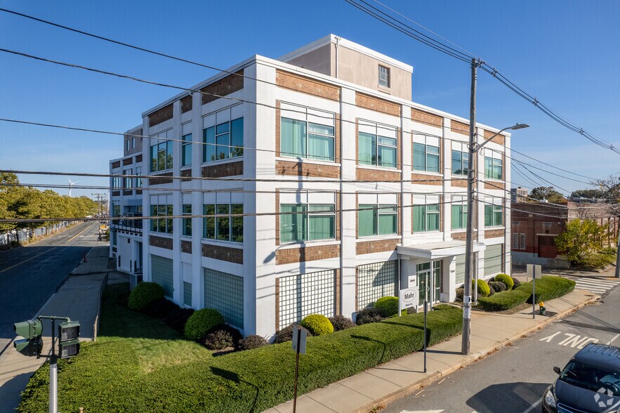 1144 Eddy St, Providence, RI à vendre - Photo du bâtiment - Image 3 de 8