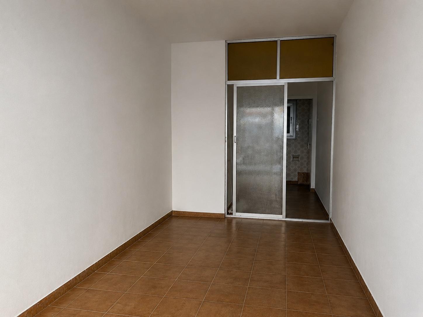 Retail in Santa Coloma de Gramenet, Barcelona for lease Interior Photo- Image 1 of 4