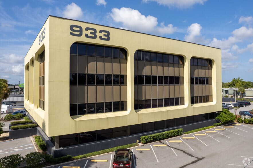 933 Lee Rd, Orlando, FL à louer - Photo du bâtiment - Image 3 de 5