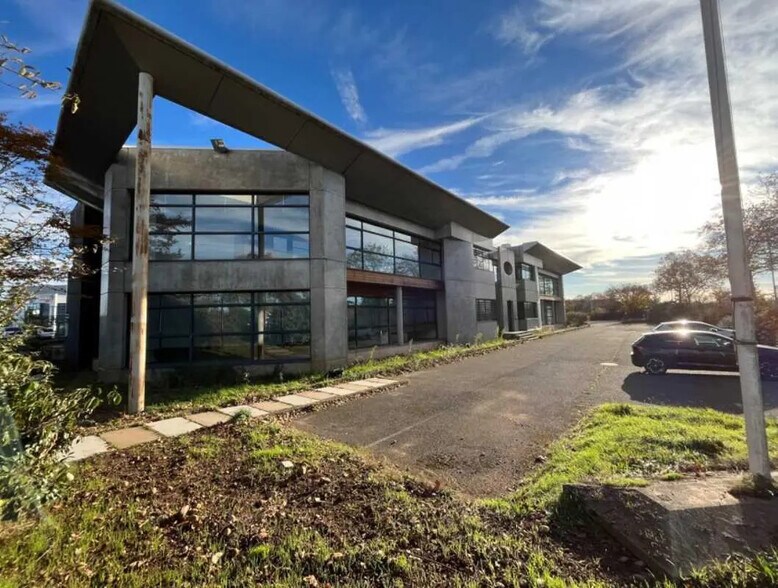 74 Rue Elisée Reclus, Décines-Charpieu à louer - Photo du bâtiment - Image 3 de 19