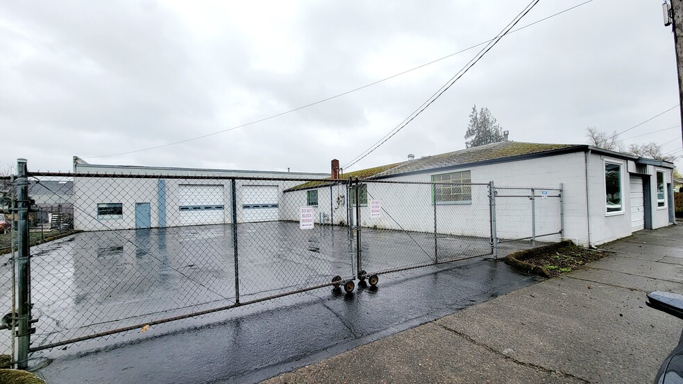 2060 Warner St NE, Salem, OR à louer - Photo du bâtiment - Image 1 de 23