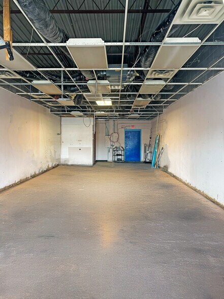 8904-8924 S Meridian St, Indianapolis, IN à louer - Photo du bâtiment - Image 2 de 11