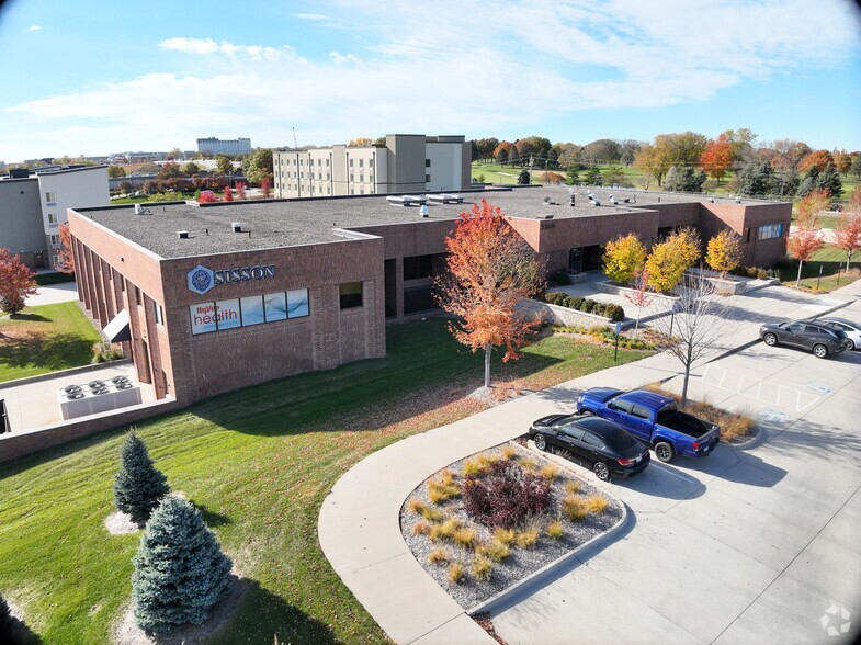 7300 Westown Pky, West Des Moines, IA for lease - Matterport Community - Image 2 of 16