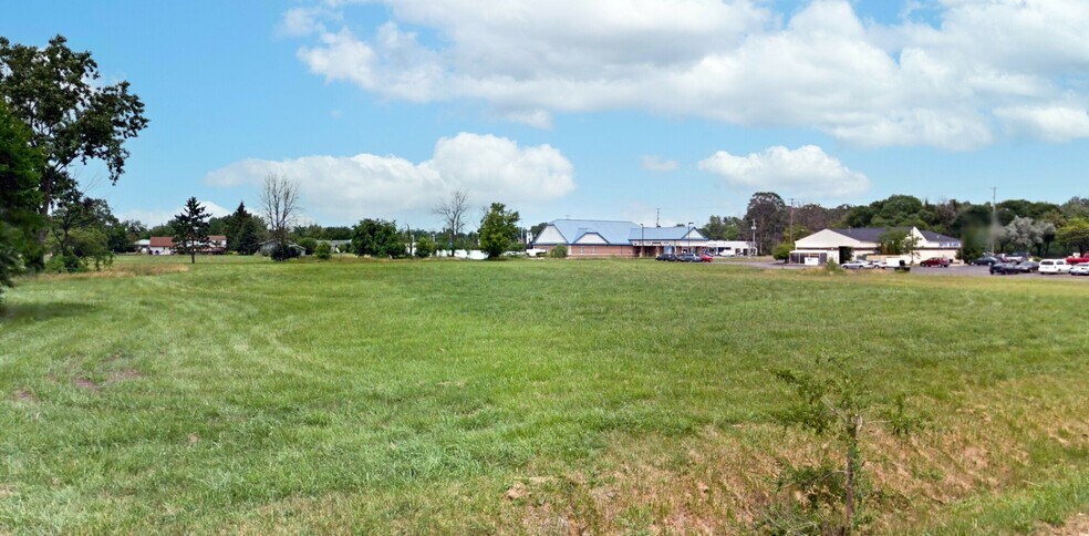 2280 S Center Rd, Burton, MI à vendre - Photo du bâtiment - Image 2 de 3