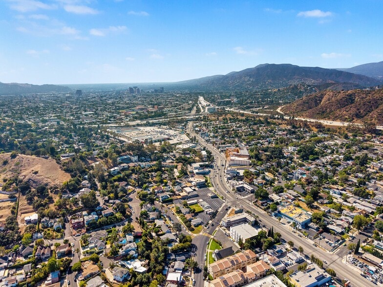 2390 Colorado Blvd, Los Angeles, CA for sale - Building Photo - Image 3 of 6