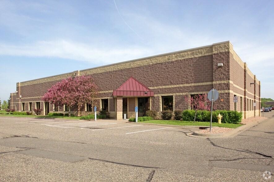 2720-2754 Arthur St, Roseville, MN à louer - Photo principale - Image 1 de 3