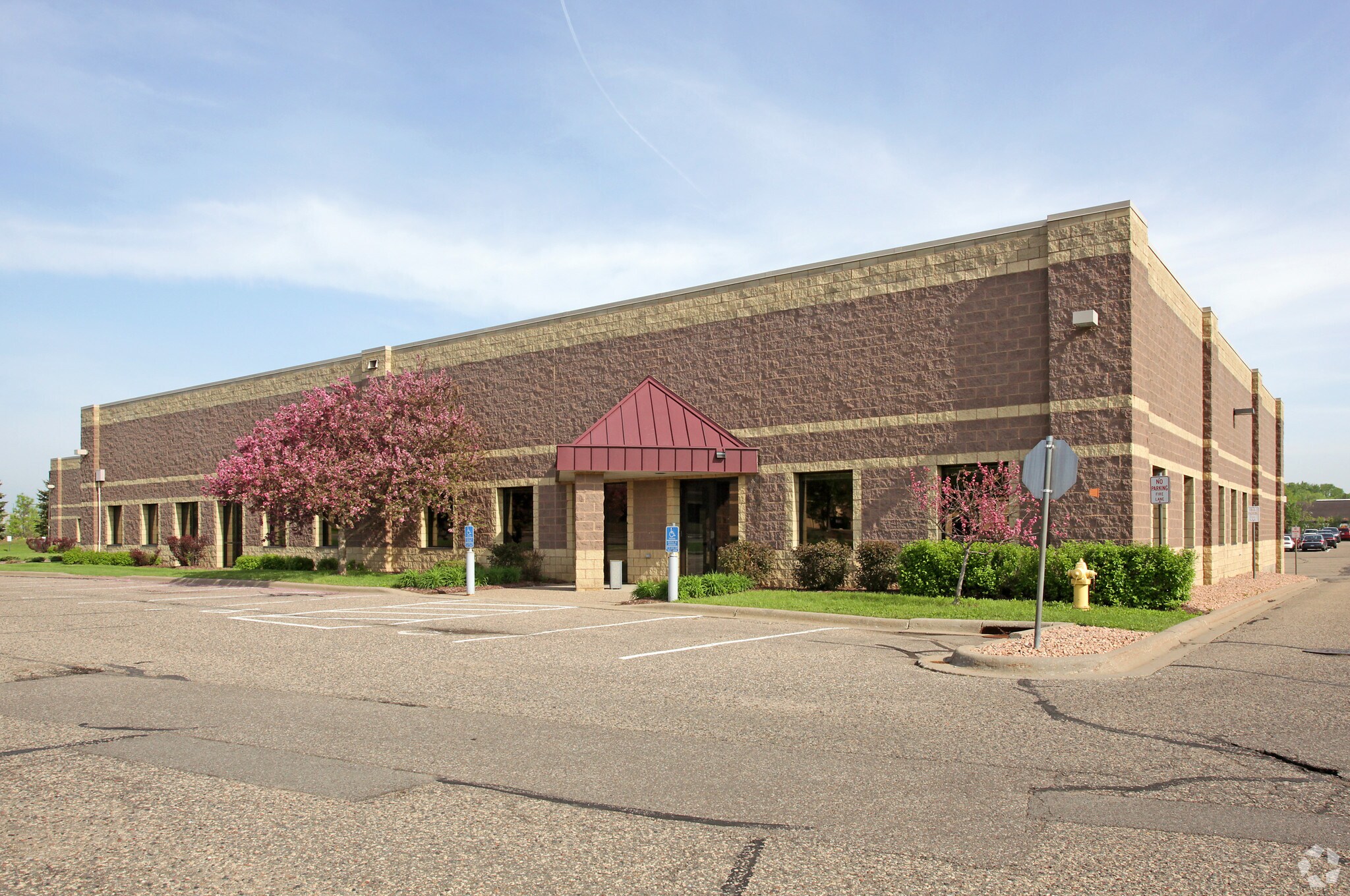 2720-2754 Arthur St, Roseville, MN à louer Photo principale- Image 1 de 4