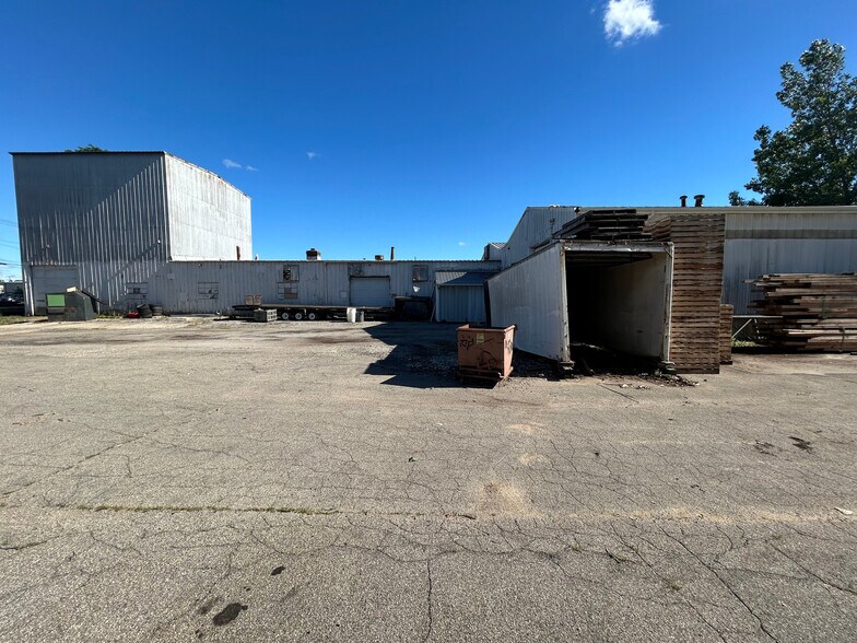 2401 Schumacher Dr, Mishawaka, IN for sale - Building Photo - Image 3 of 11
