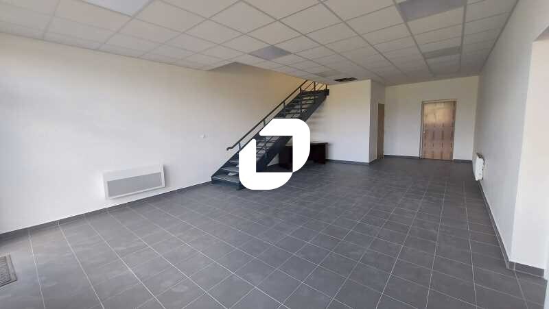 Flex in Buchelay for lease - Interior Photo - Image 3 of 7
