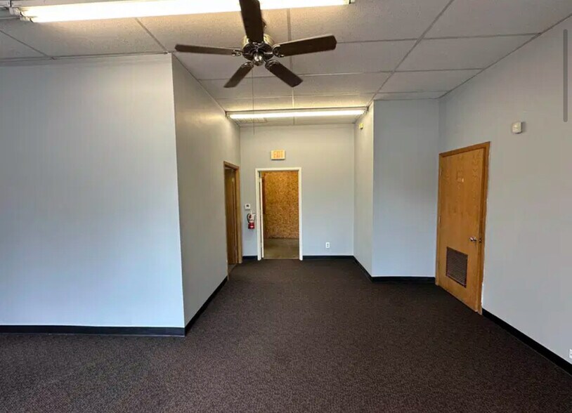 3417 Main St, Stevens Point, WI à louer - Photo du bâtiment - Image 3 de 5