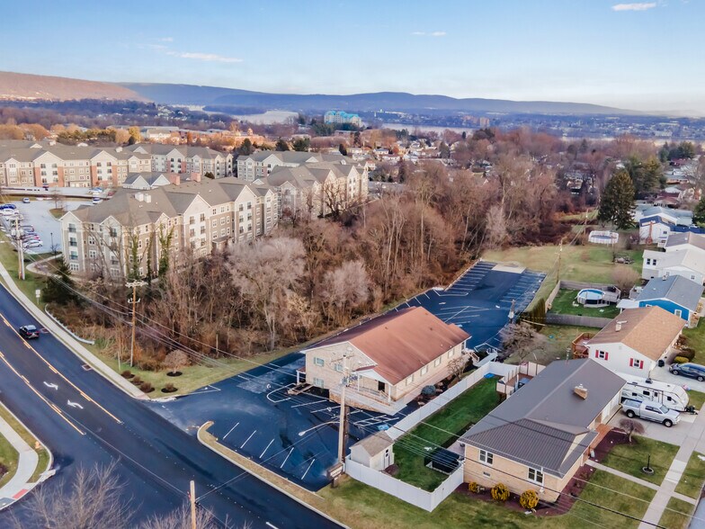 104 Erford Rd, Camp Hill, PA à vendre - Photo du bâtiment - Image 2 de 27