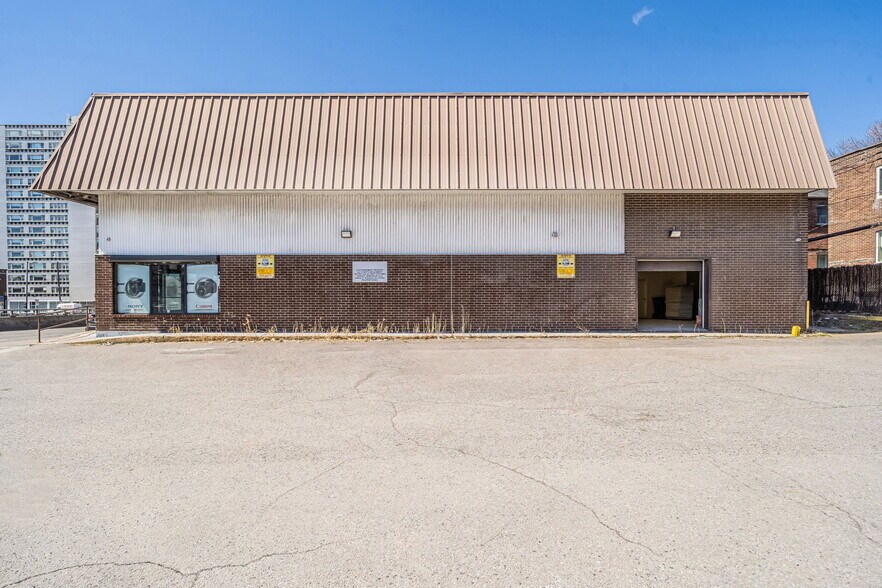 5805 Boul Décarie, Montréal, QC à louer - Photo du bâtiment - Image 2 de 26