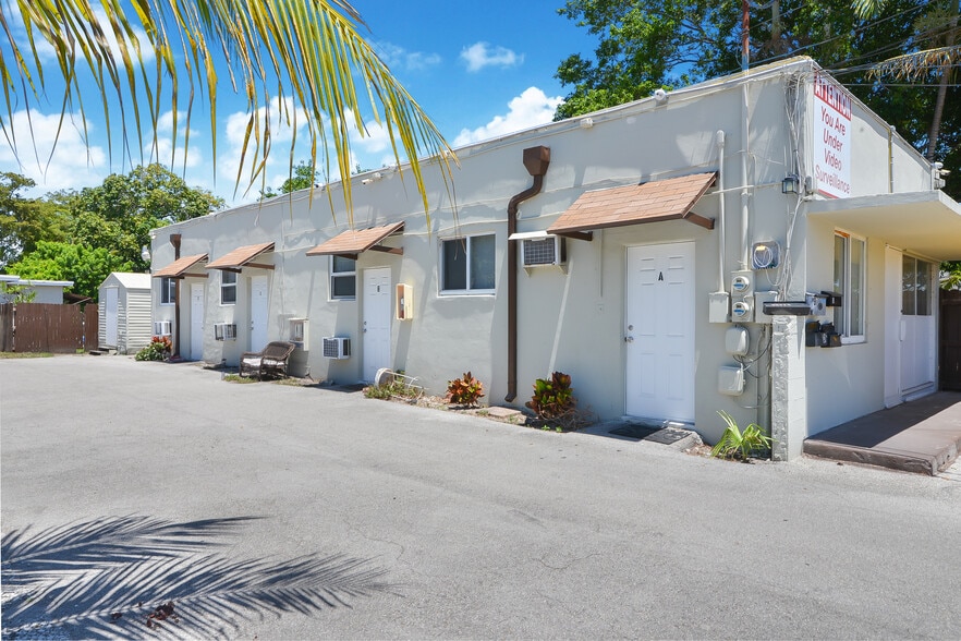 2331 Hayes St, Hollywood, FL for sale - Building Photo - Image 3 of 16