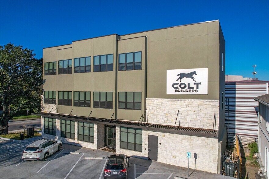 2204 Western Trails Blvd, Austin, TX à louer - Photo du bâtiment - Image 2 de 10