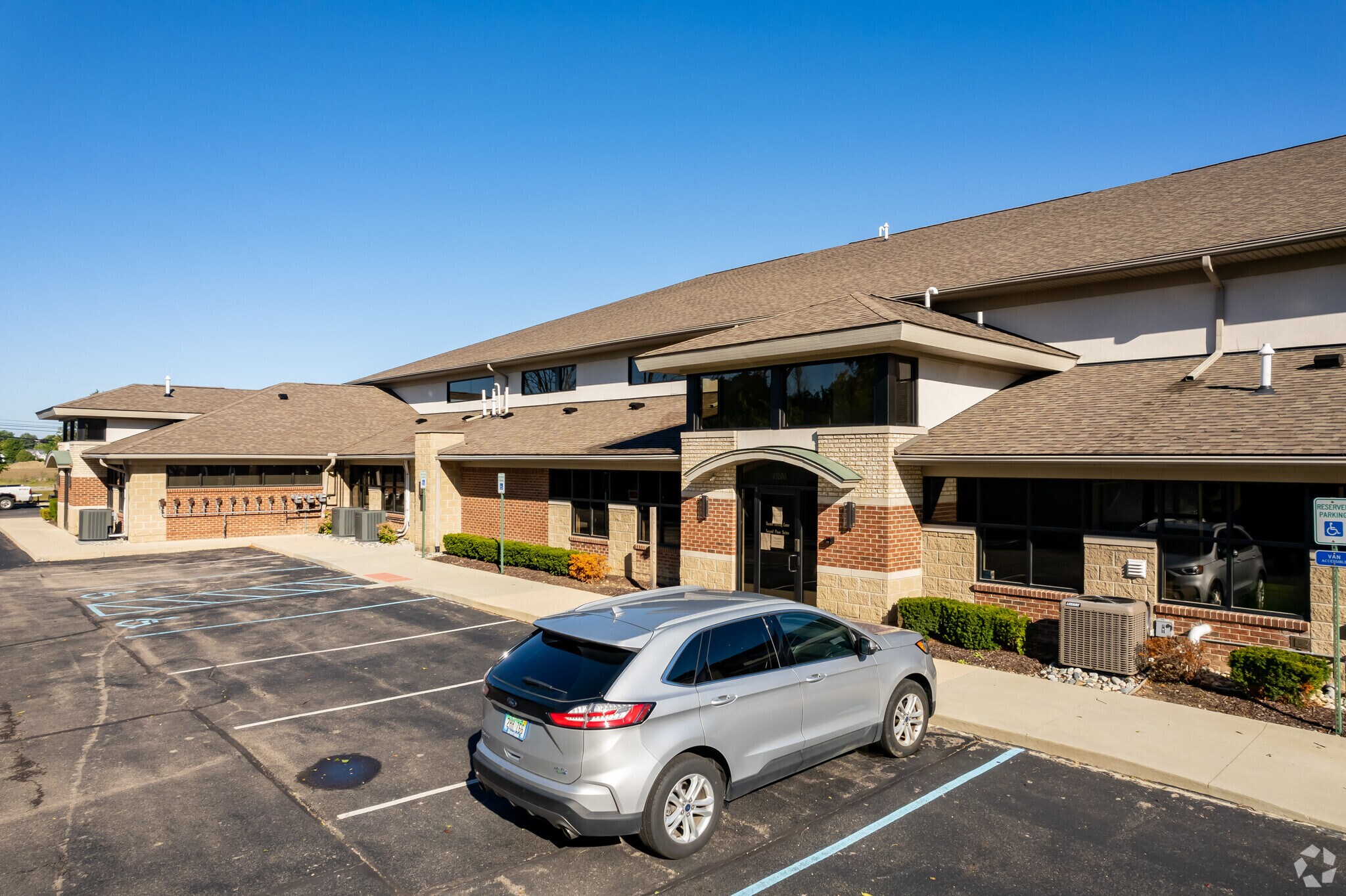 45200 Card Rd, Macomb Township, MI à louer Photo principale- Image 1 de 13