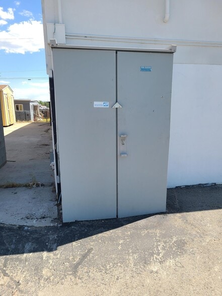 5520 and 5530 Sun Valley Blvd portfolio of 2 properties for sale on LoopNet.ca - Building Photo - Image 3 of 8