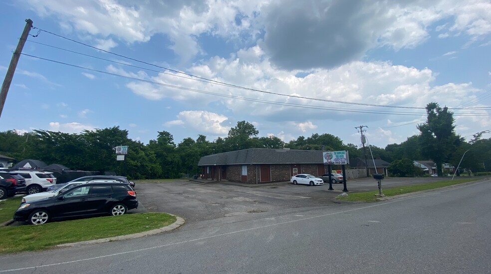 449 Moss Trl, Goodlettsville, TN for sale - Building Photo - Image 2 of 8