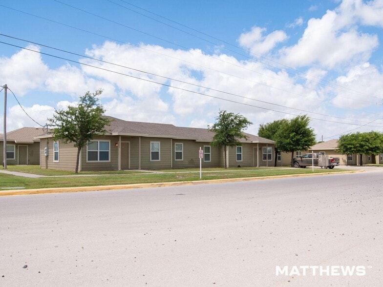 1306 E 12th St, Big Lake, TX à vendre - Photo du bâtiment - Image 3 de 3