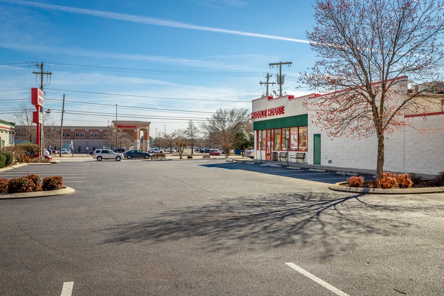 5611 Brainerd Rd, Chattanooga, TN à vendre - Photo du bâtiment - Image 2 de 6