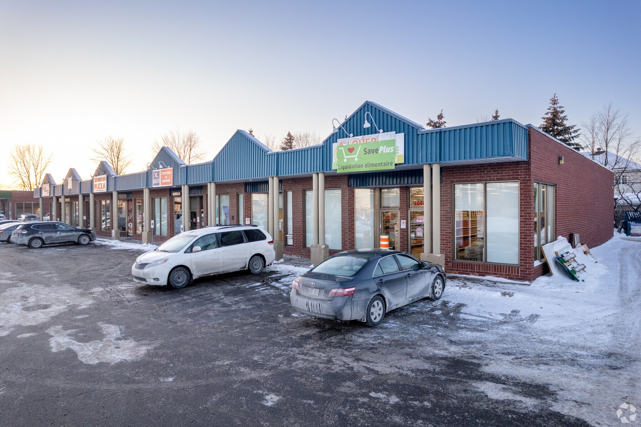3040-3058 Ch De La Rivière-Cachée, Boisbriand, QC for lease Primary Photo- Image 1 of 4